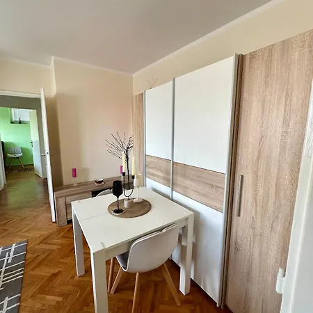 Urban Panorama Apartment *